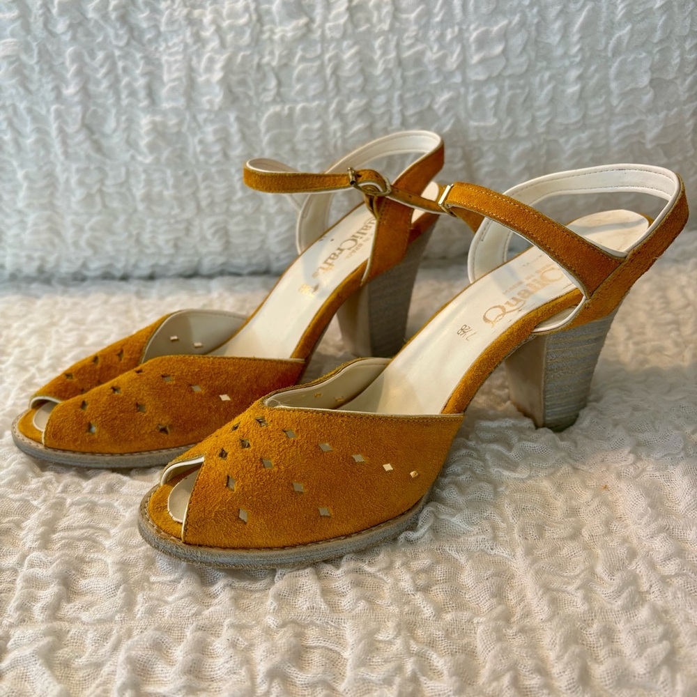 Vintage! Handmade QualiCraft peek-toe leather heels!
